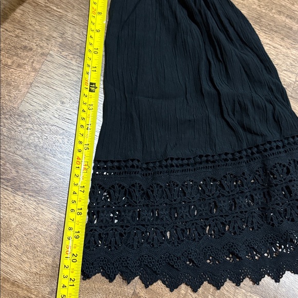 Gauzy Pants - Medium. Black. Lace trim at bottom. American Eagle - Picture 7 of 8